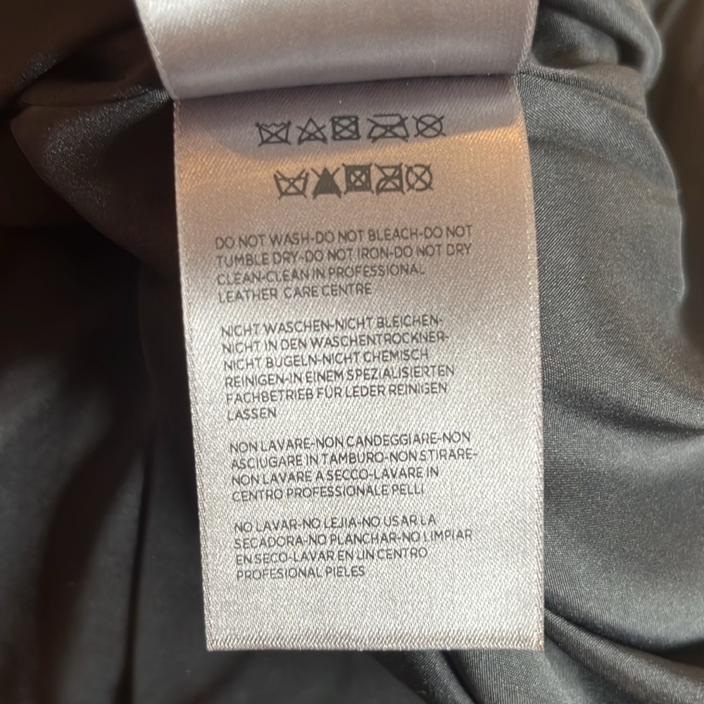 Belstaff England pleated leather mini skirt - Picture 7 of 7